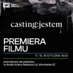 tło grafiki jest czarne, z szarym gradientem. Na górze, widnieje tytuł filmu: „casting:jestem” oraz informacja o premierze dużą, białą czcionce. Poniżej są daty, godzina (17, 18, 19 stycznia 19:00) oraz miejsce (Studio Scena Robocza, ul. Wroniecka 6).